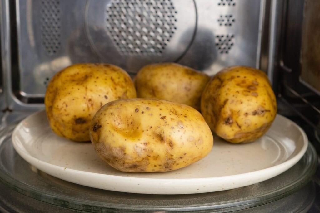 Jacket Potato in the Air Fryer – Air Fryer Chicken Wings