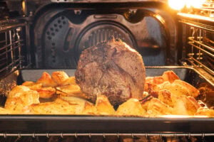 Cooking roast beef and potatoes on same tray at the same time
